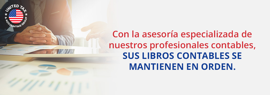 Profesionales Contables Trabajando en Oficina